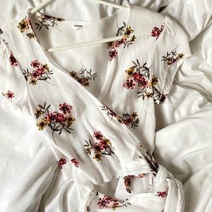 GARAGE CROP WRAP TOP FLORAL